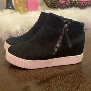 Wedge sneakers size 6